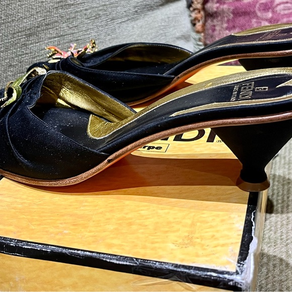 RARE Fendi Black Satin slide shoes with enamel and crystal flowers. Size 10 - Picture 6 of 9